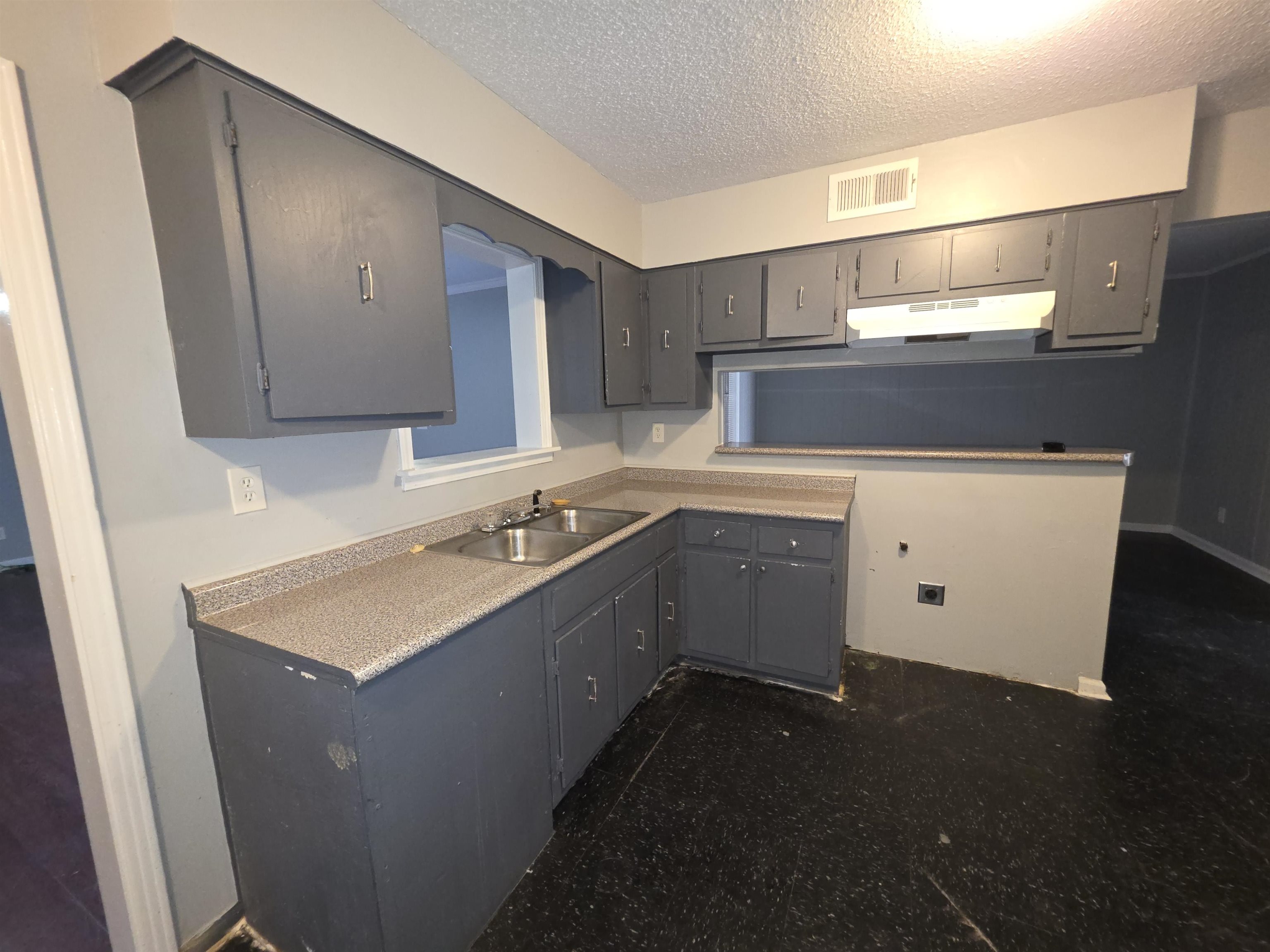 936 Chesterton Drive Memphis, TN 38127 - Photo 7 of 28 a kitchen with a sink stove and cabinets