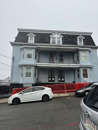$2,000 | 118 Locust Street, Unit 2W, Fall River, MA 02720