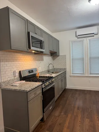 $2,000 | 118 Locust Street, Unit 2W, Fall River, MA 02720