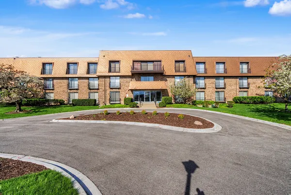 $429,000 | 4050 Dundee Road, Unit 209, Northbrook, IL 60062