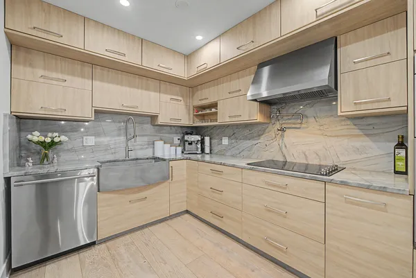 $429,000 | 4050 Dundee Road, Unit 209, Northbrook, IL 60062