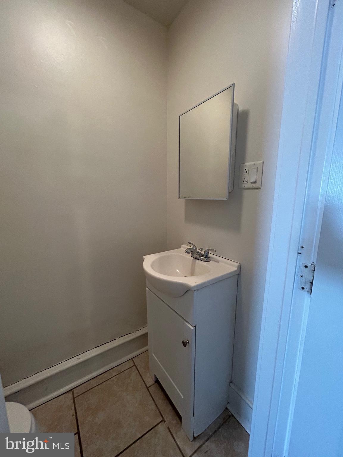 606 North 55th Street Philadelphia, PA 19131 - Photo 5 of 23 Half bath 1st floor