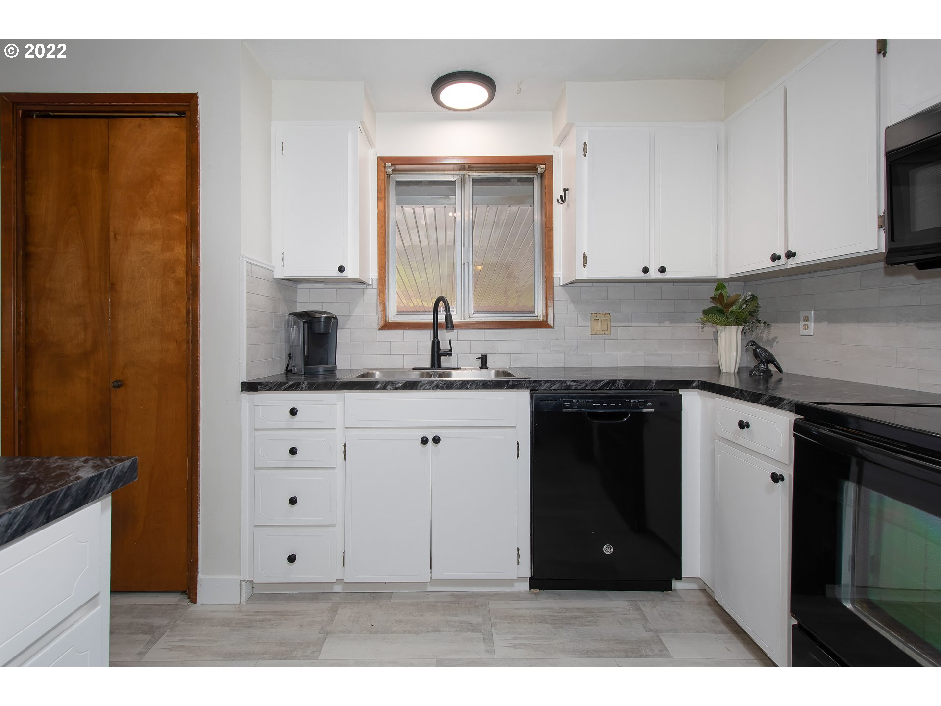 14008 Southeast Rusk Road Milwaukie, OR 97267 - Photo 9 of 28