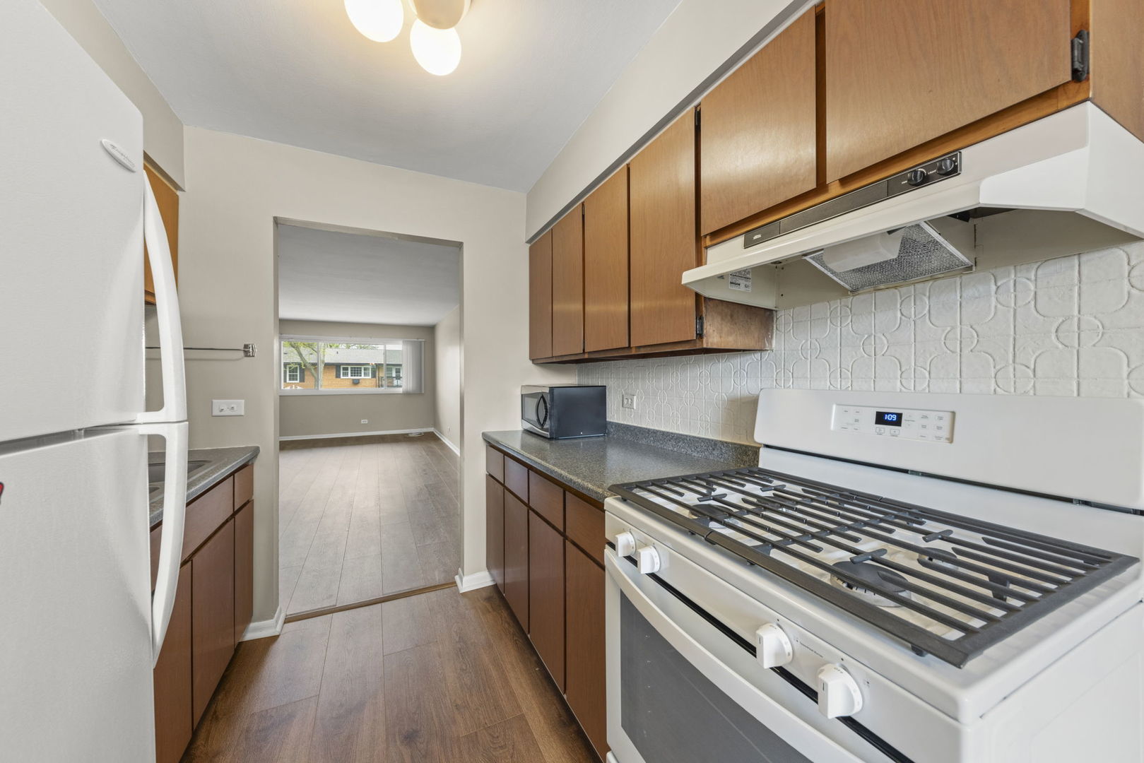641 Dulles Road, Unit B Des Plaines, IL 60016 - Photo 11 of 21 Gallery Image 11