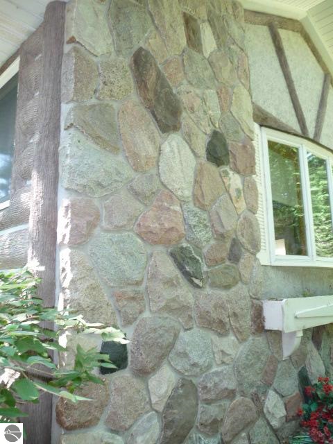 8763 Skegemog Point Road Williamsburg, MI 49690 - Photo 4 of 32 1787986-3.JPG