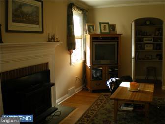 216 Rambling Way Springfield, PA 19064 - Photo 6 of 12 Living Room