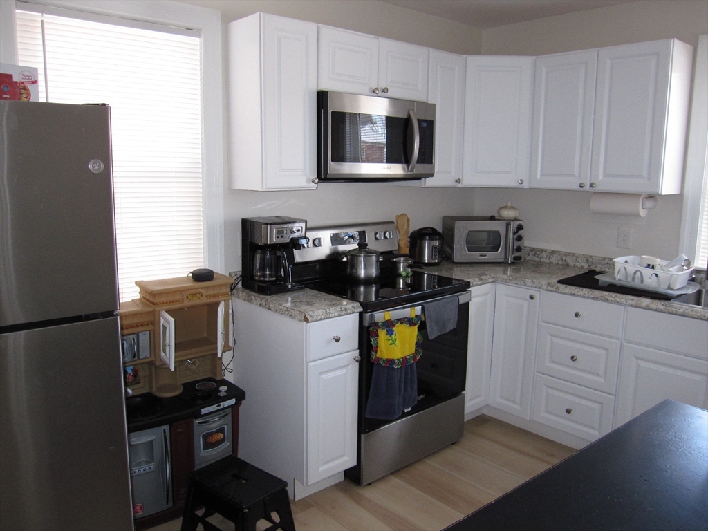 17 Anzio Road Framingham, MA 01702 - Photo 4 of 17 Gallery Image 4