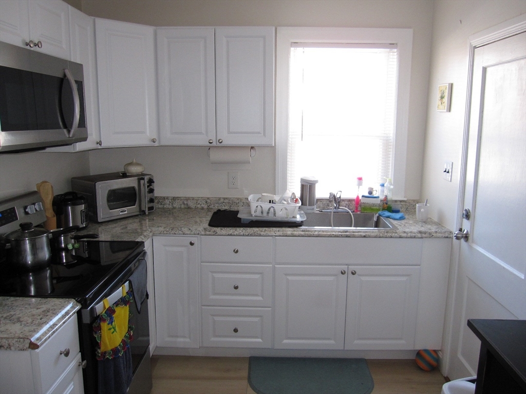 17 Anzio Road Framingham, MA 01702 - Photo 6 of 17 Gallery Image 6