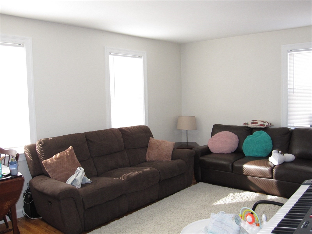 17 Anzio Road Framingham, MA 01702 - Photo 7 of 17 Gallery Image 7