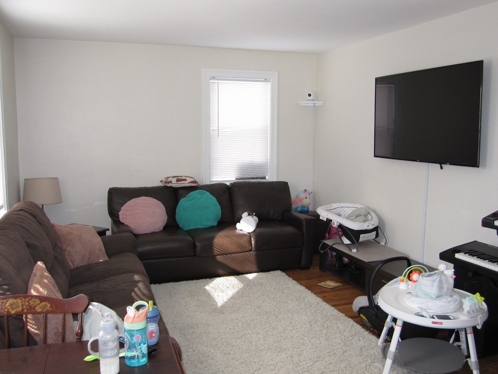17 Anzio Road Framingham, MA 01702 - Photo 8 of 17 Gallery Image 8