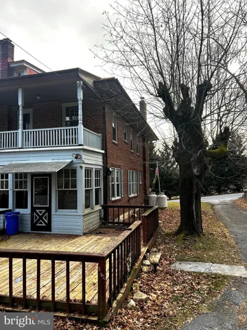 a house view with a outdoor space