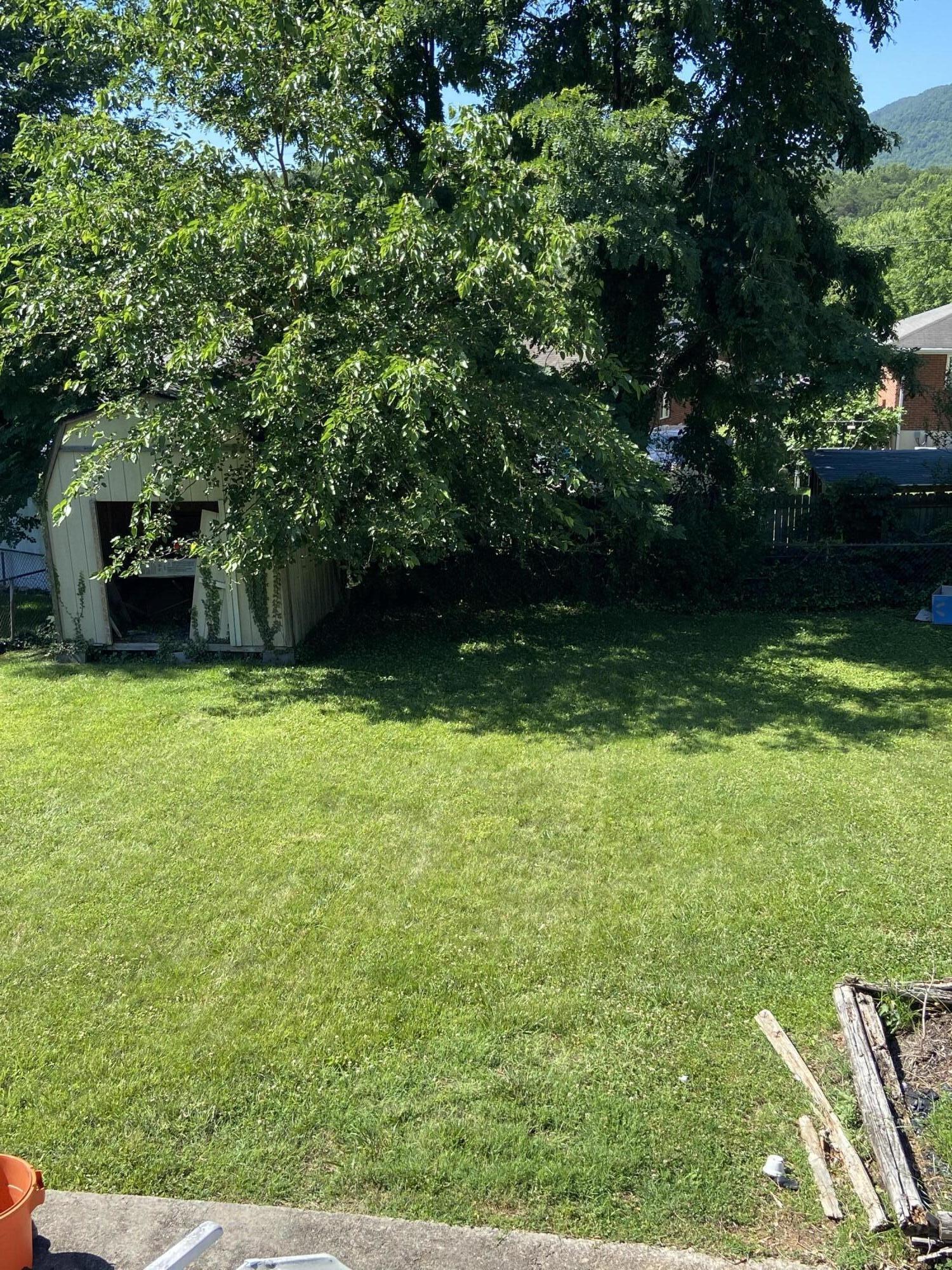 1001 Estates Road Southeast Roanoke, VA 24014 - Photo 2 of 10 IMG_7429