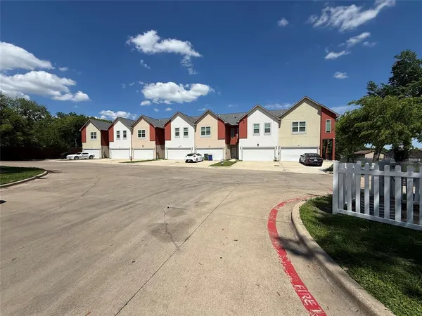 $2,000 | 214 Heritage Court, Seagoville, TX 75159