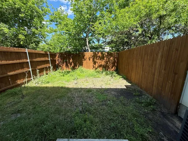 $2,000 | 214 Heritage Court, Seagoville, TX 75159