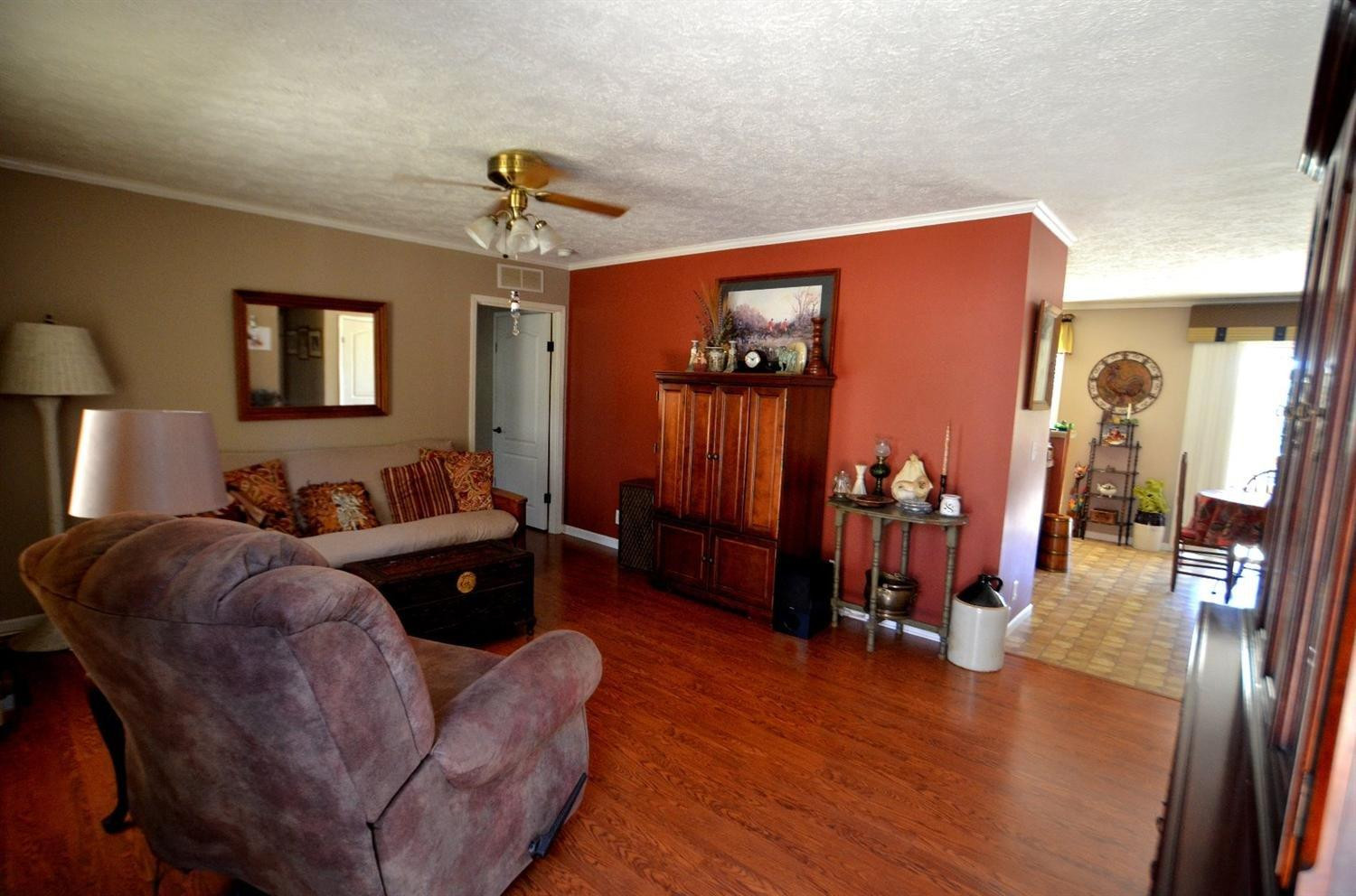 179 Kings Cemetery Road Irvine, KY 40336 - Photo 5 of 53 Spacious Living room!