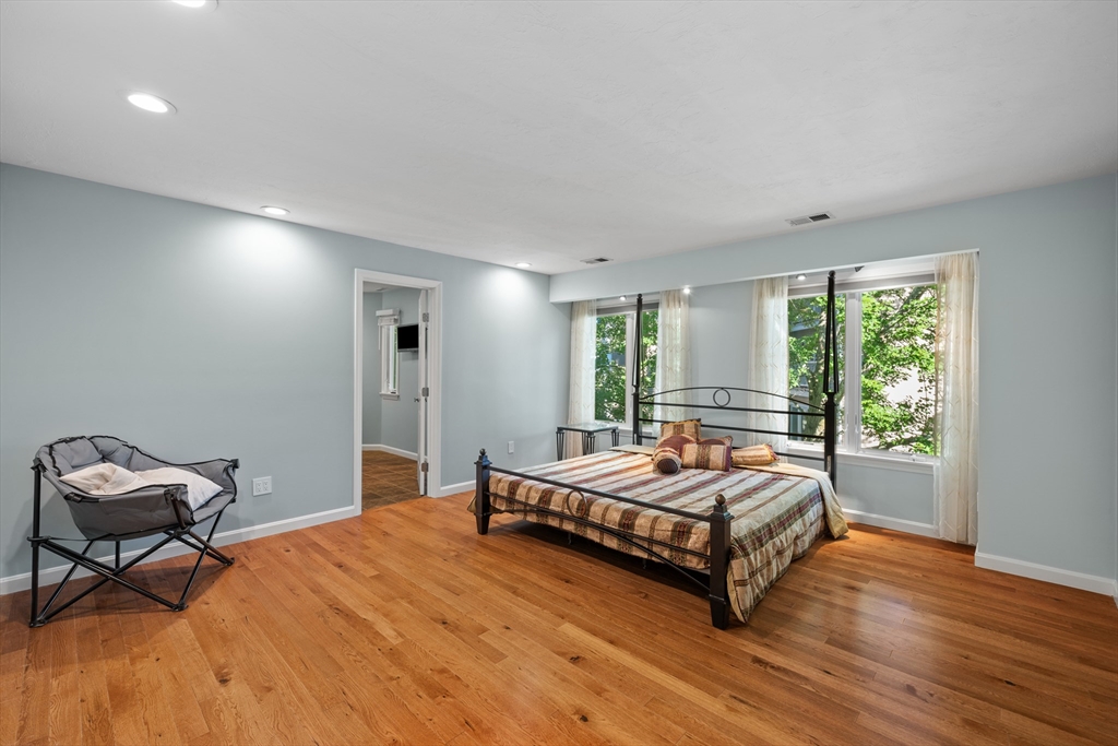 48 Pointe Rok Drive, Unit 48 Worcester, MA 01604 - Photo 14 of 42 a living room with a bed and a window