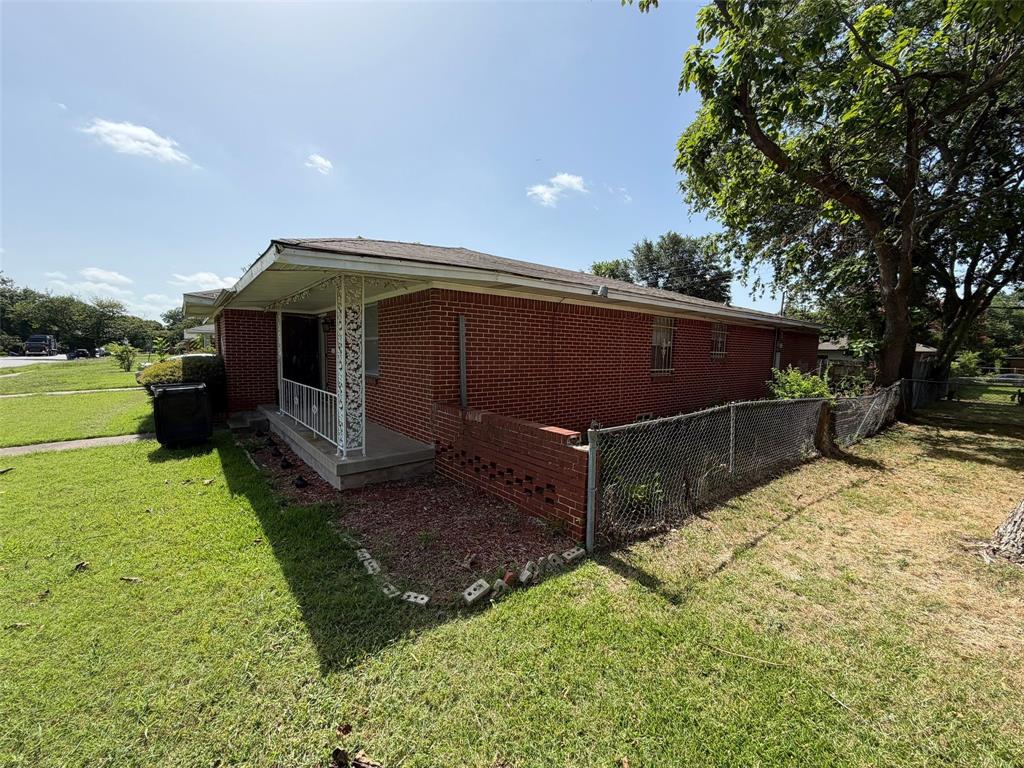 608 Donlee Road Lancaster, TX 75134 - Photo 2 of 17