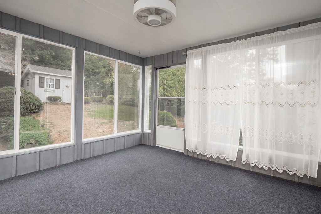 135 Garnet Street Springfield, MA 01129 - Photo 11 of 39