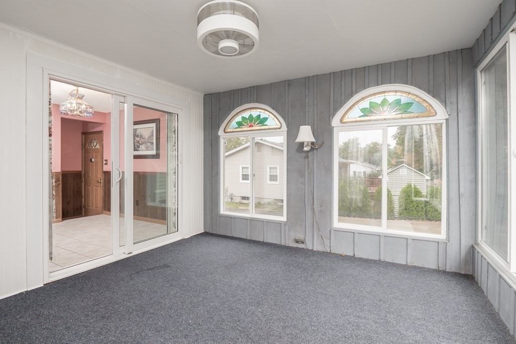 135 Garnet Street Springfield, MA 01129 - Photo 12 of 39