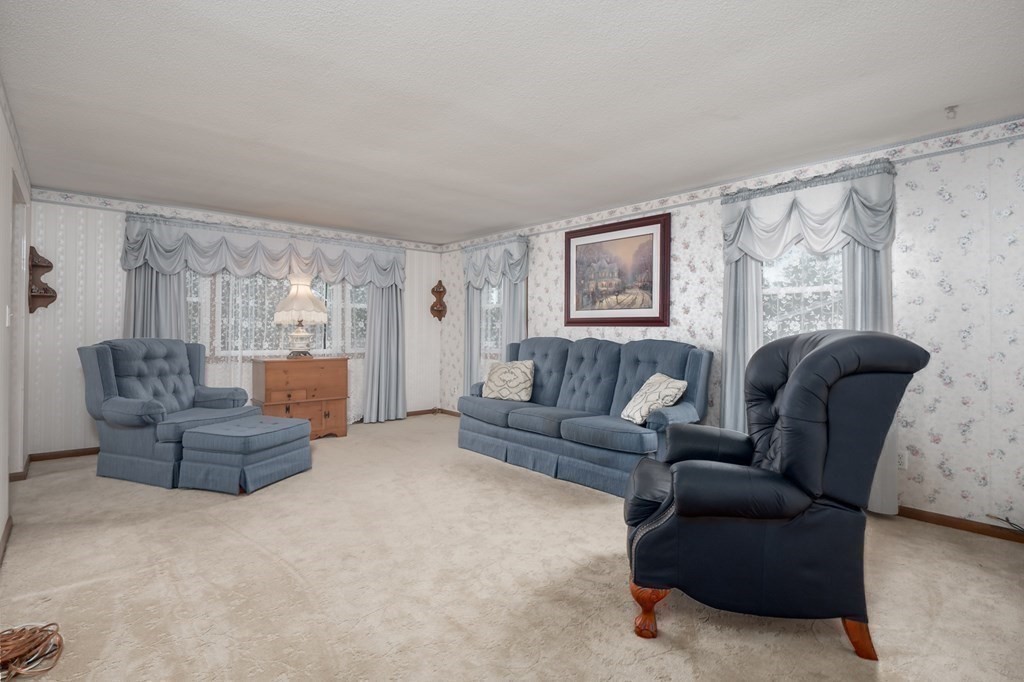135 Garnet Street Springfield, MA 01129 - Photo 13 of 39