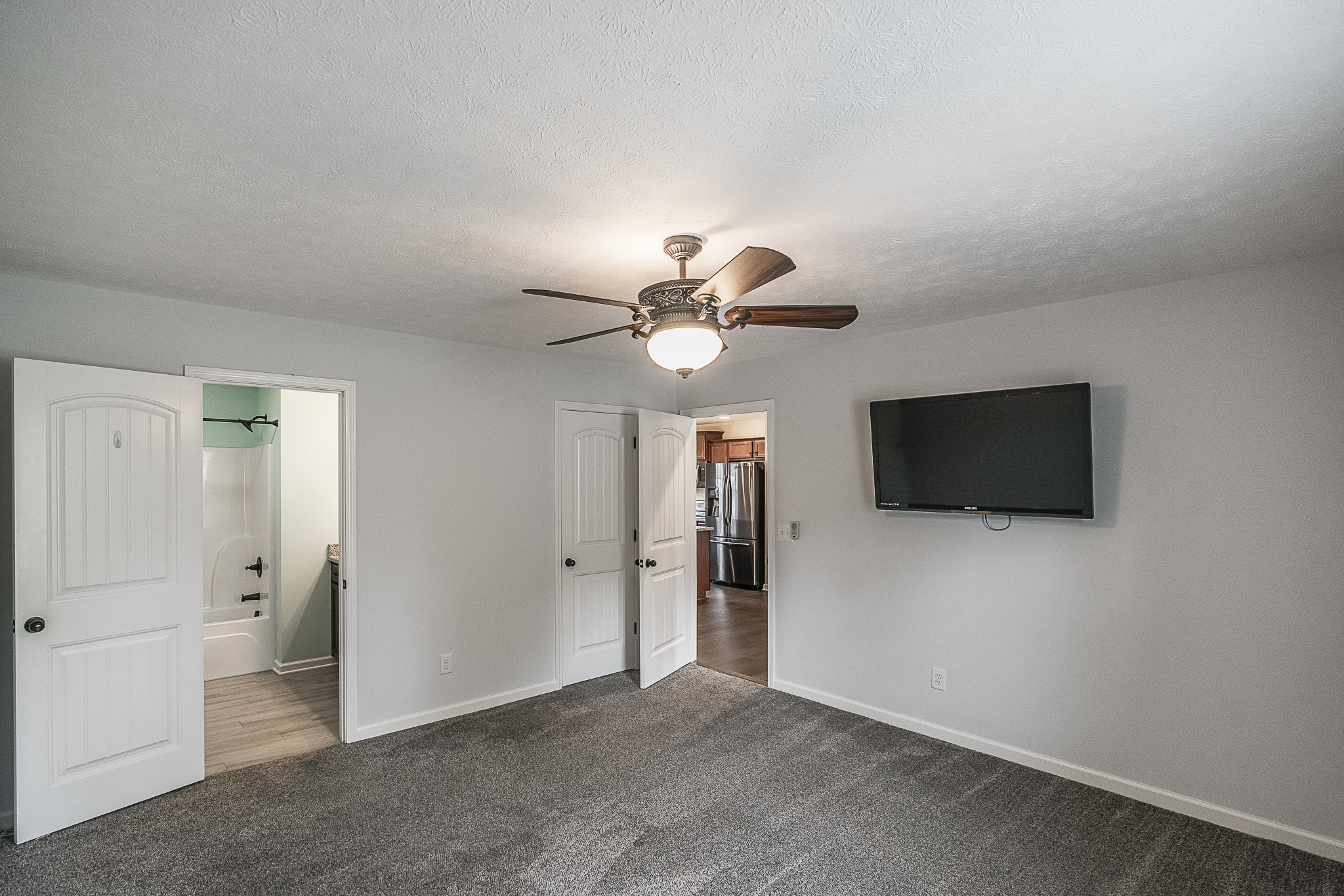 1829 Rock Bridge Road Bethpage, TN 37022 - Photo 22 of 32 a view of a livingroom with a flat screen tv