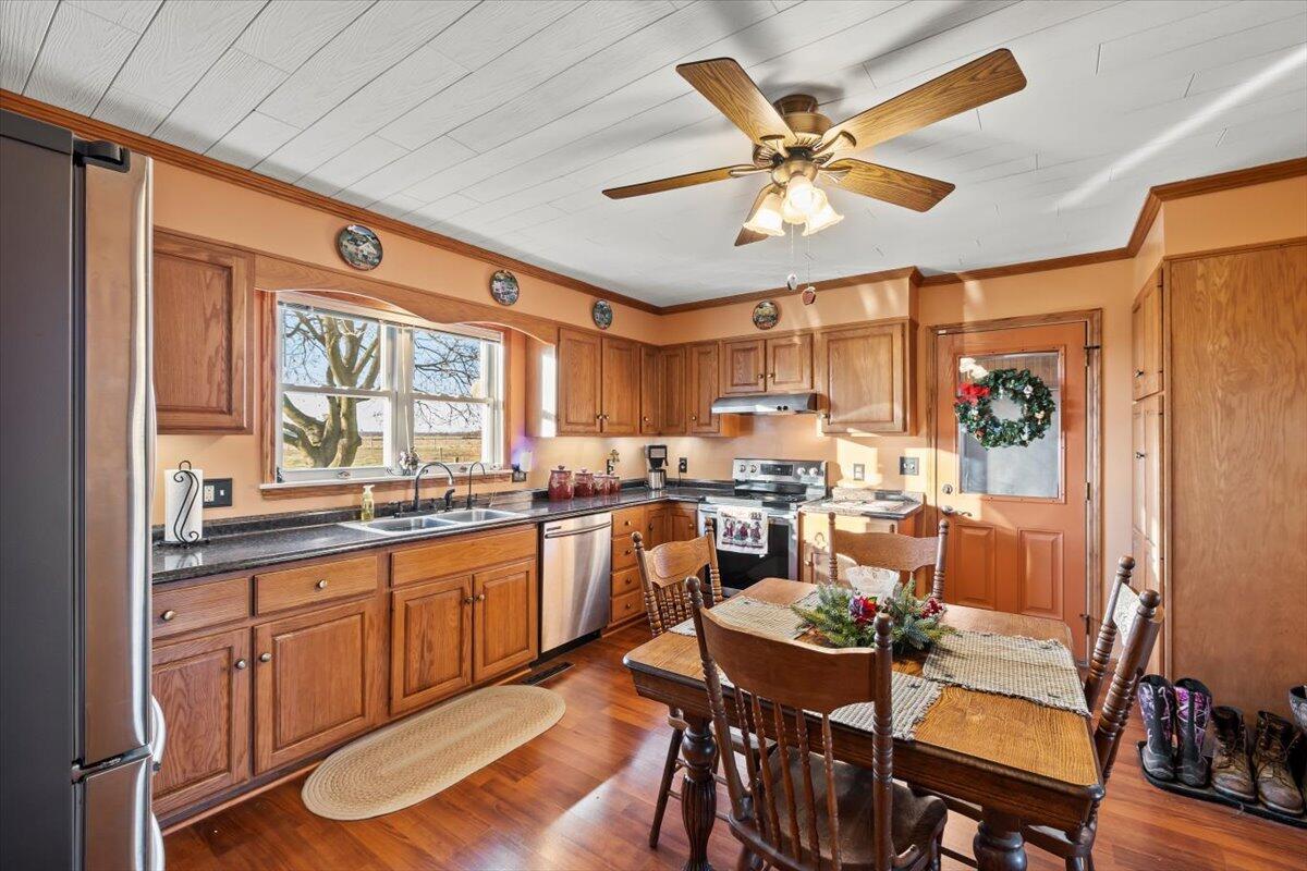 376 Wesley Chapel Road Jeffersonville, OH 43128 - Photo 9 of 47 kitchen3jeffersonville