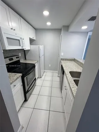 $2,000 | 7035 Northwest 186th Street, Unit D509, Hialeah, FL 33015