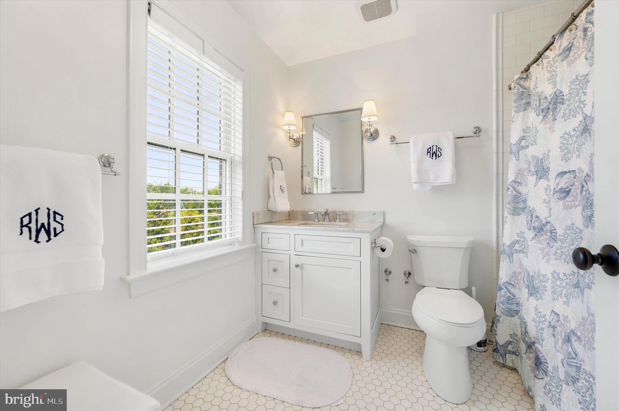 11 Overlea Way Glenside, PA 19038 - Photo 20 of 23 Ensuite Bath
