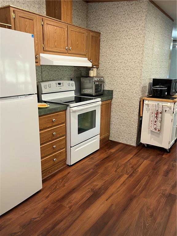625 Deana Way Rochester, PA 15074 - Photo 2 of 5 a kitchen with cabinets and wooden floor