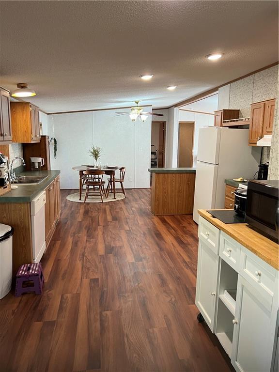 625 Deana Way Rochester, PA 15074 - Photo 3 of 5 a living room with furniture and a wooden floor