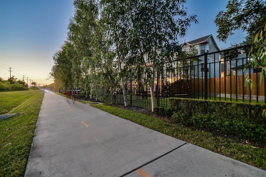 520 Oxford Street, Unit F Houston, TX 77007 - Photo 35 of 38 Literally just steps from the popular Heights Hike & Bike/M-K-T trail!