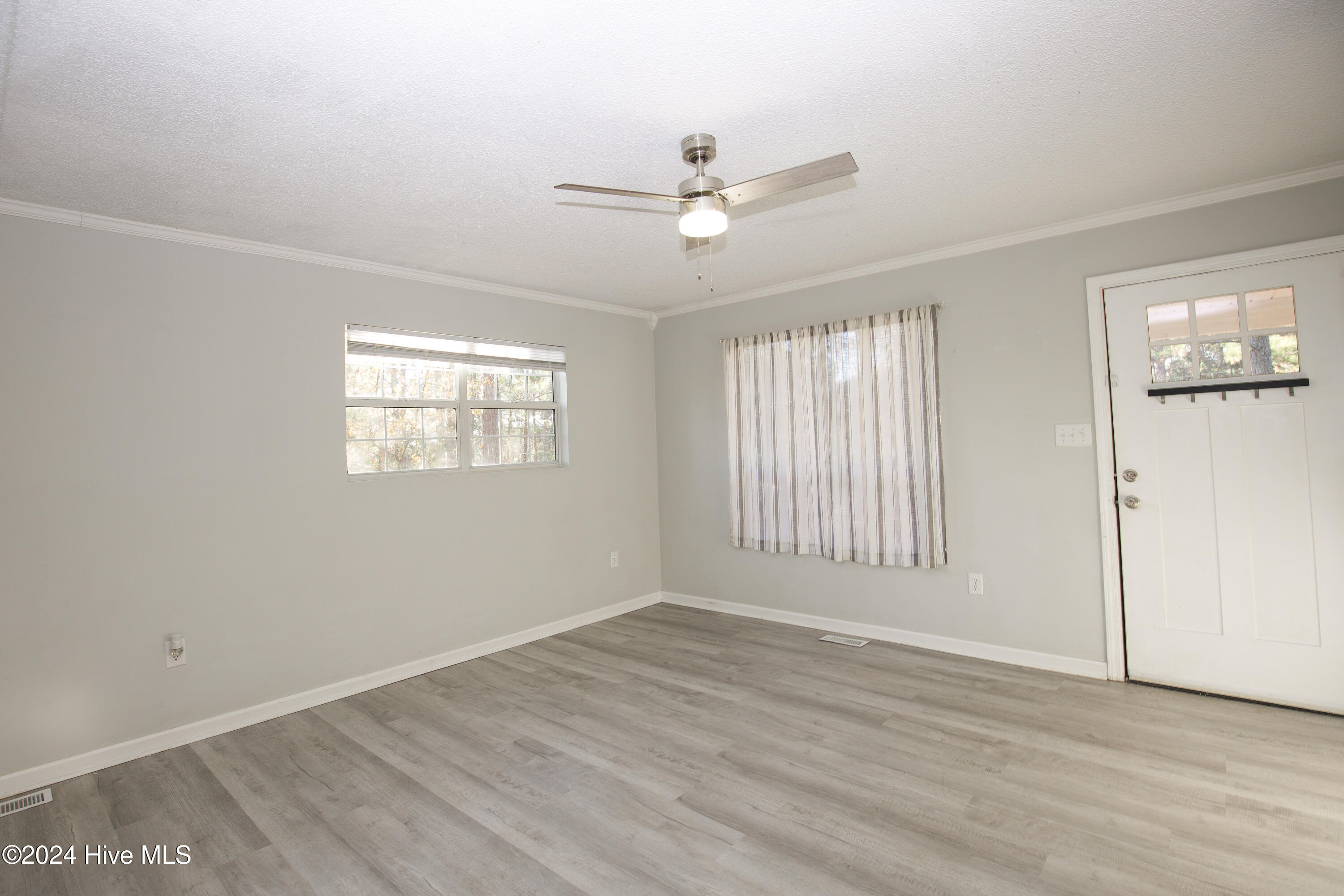 109 Meredith Street Aberdeen, NC 28315 - Photo 6 of 39 109 Meredith St-13