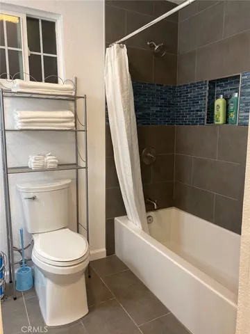 a bathroom with a toilet and a bath tub