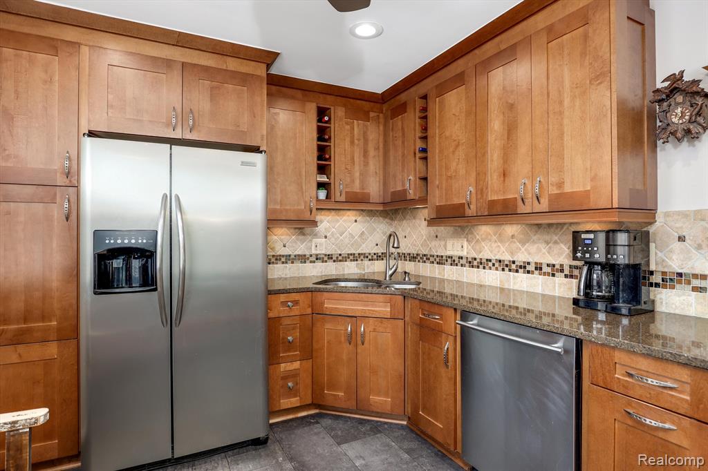 3939 Highfield Road Royal Oak, MI 48073 - Photo 12 of 36