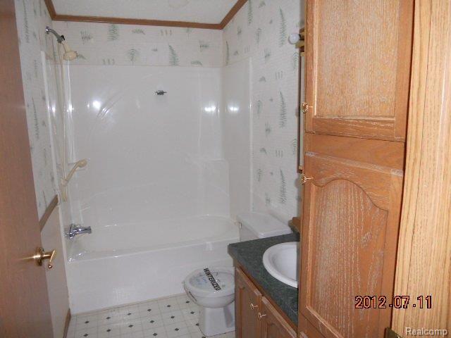 20420 Superior Road Taylor, MI 48180 - Photo 13 of 24 Bathroom.JPG