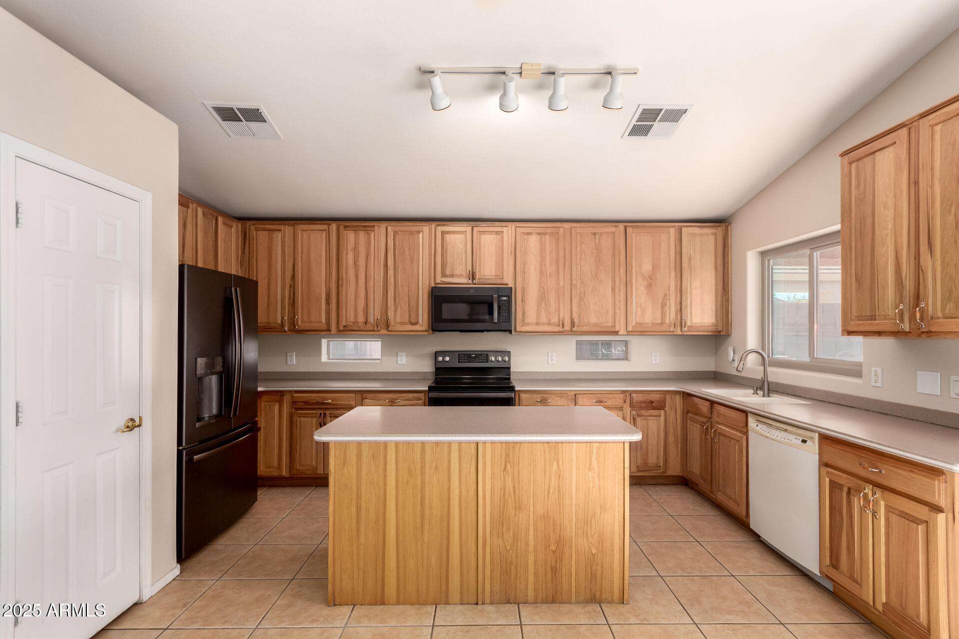 2513 West Carter Road Phoenix, AZ 85041 - Photo 2 of 27 a kitchen with stainless steel appliances a sink stove and refrigerator