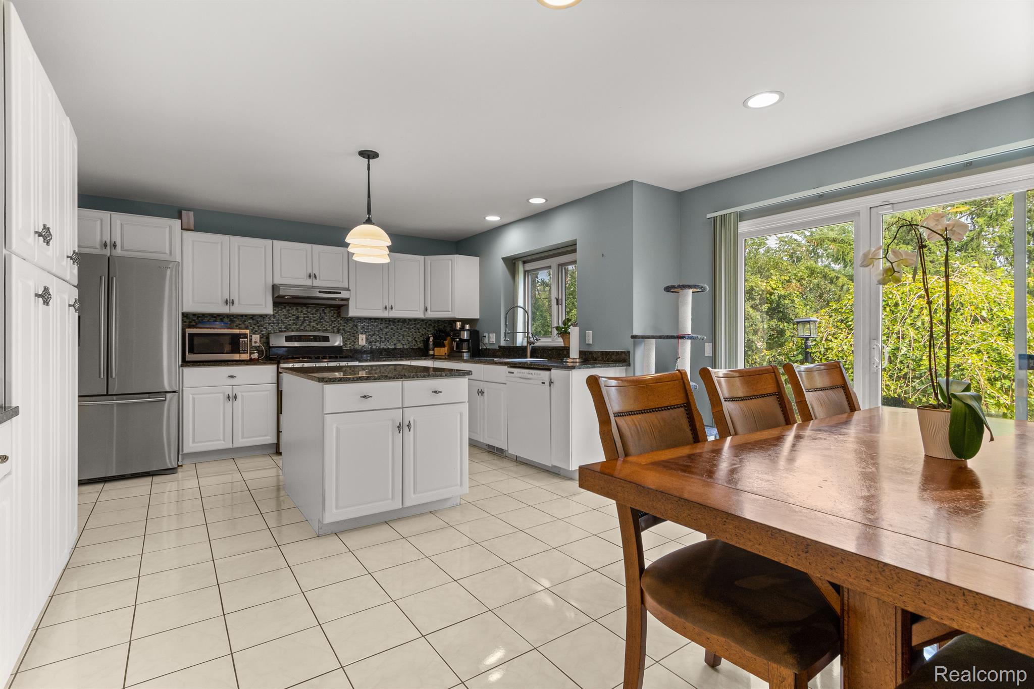 26114 Steele Road Farmington, MI 48331 - Photo 13 of 45 Gallery Image 13