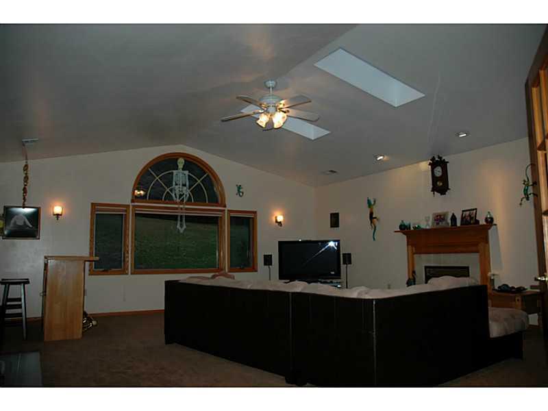 203 Kaufman Road Gibsonia, PA 15044 - Photo 8 of 25 Den/Family/Great Room.