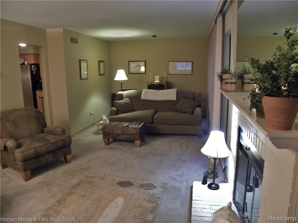 22 Kirks Court Rochester, MI 48309 - Photo 2 of 13