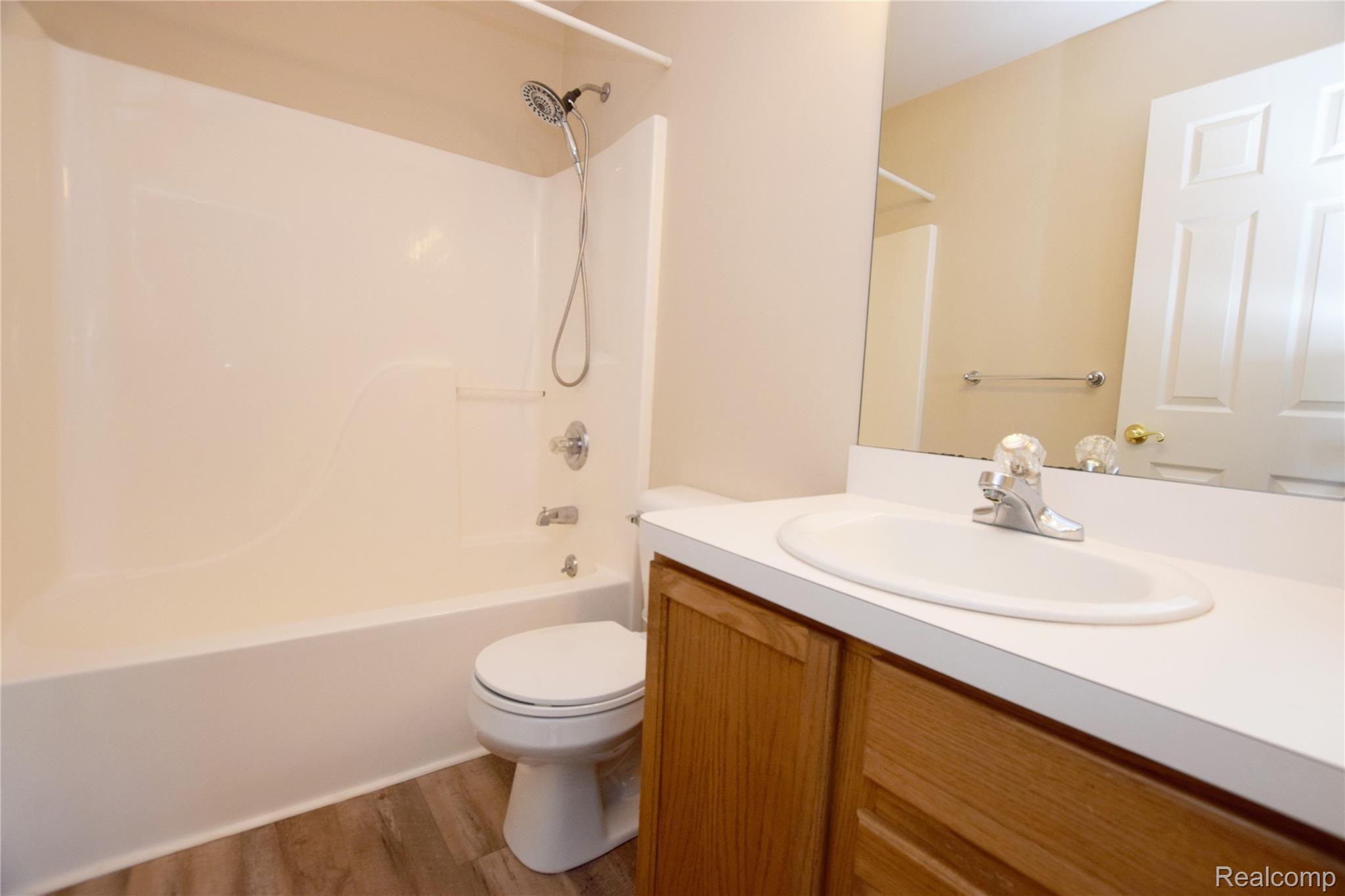 9524 Timber Ridge Drive Grand Blanc, MI 48439 - Photo 15 of 17 Master Bathroom
