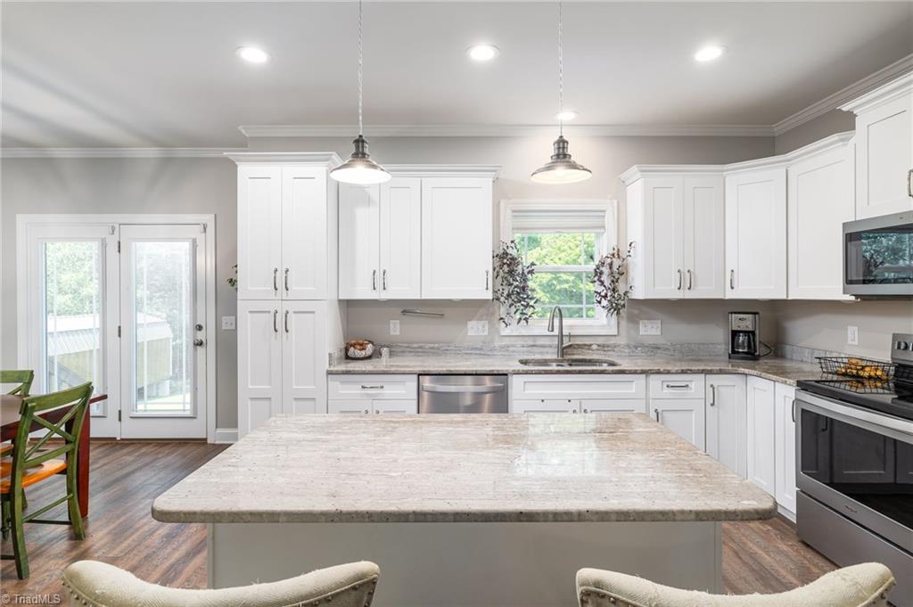 234 Black Farm Road Thomasville, NC 27360 - Photo 8 of 29