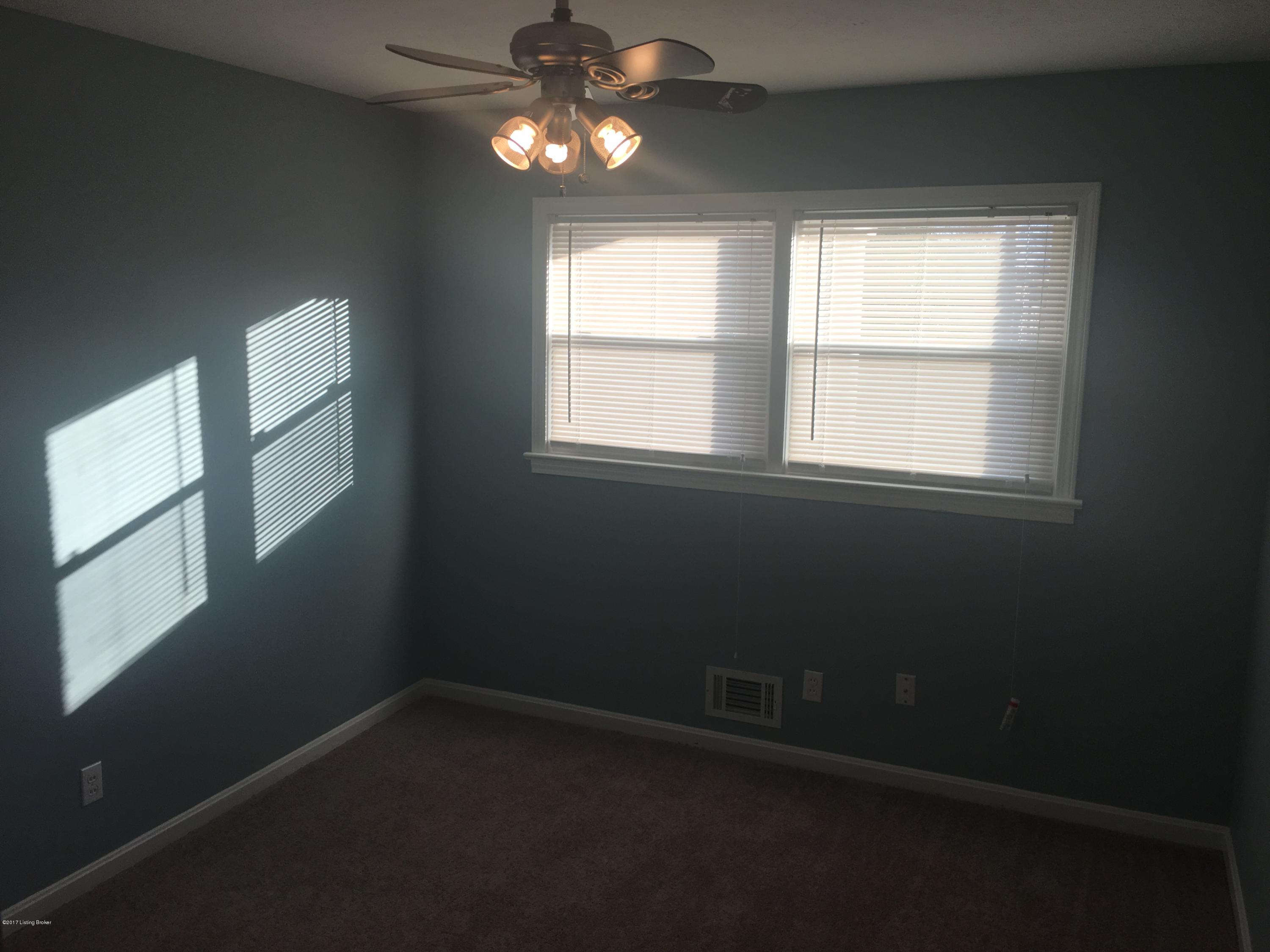 2323 Strotman Road Louisville, KY 40216 - Photo 8 of 14 IMG_2109