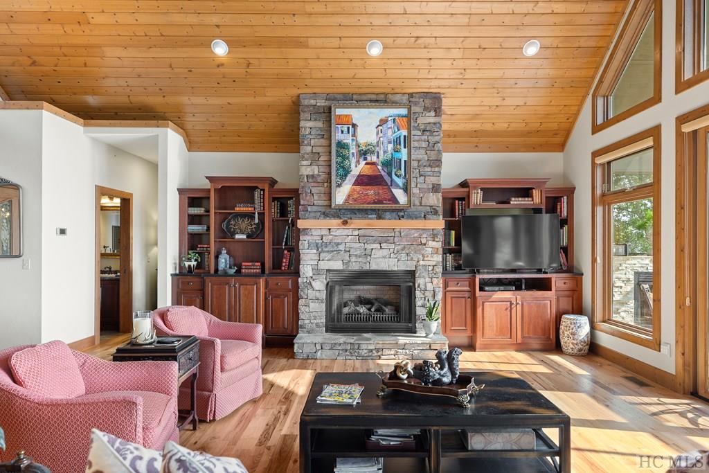 216 Eagle Ridge Road Sapphire, NC 28774 - Photo 4 of 17 Gallery Image 4