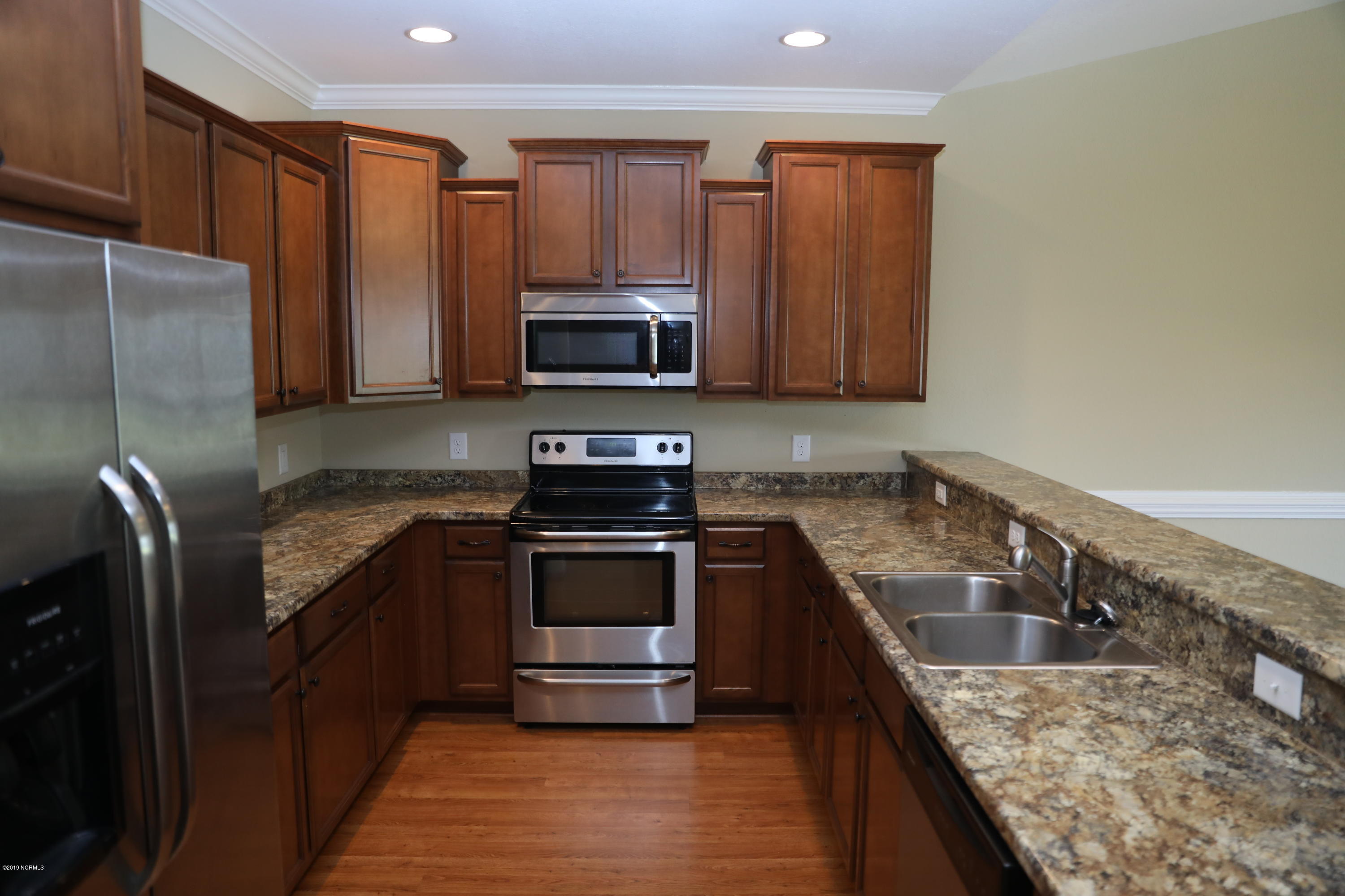 3905 Nantucket Road, Unit B Greenville, NC 27834 - Photo 4 of 14 DGN_4111