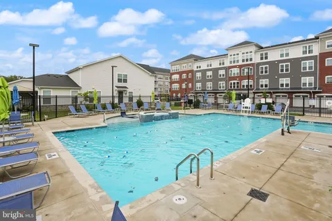 $522,000 | 13950 Englefield Drive, Unit 3202, Woodbridge, VA 22193