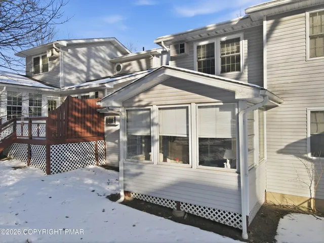 a view of a entrance of the house