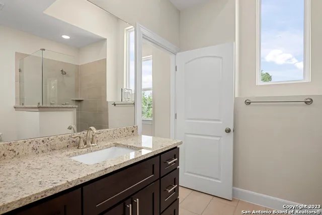 $1,525 | 529 Lone Shadow, Unit A, Spring Branch, TX 78070