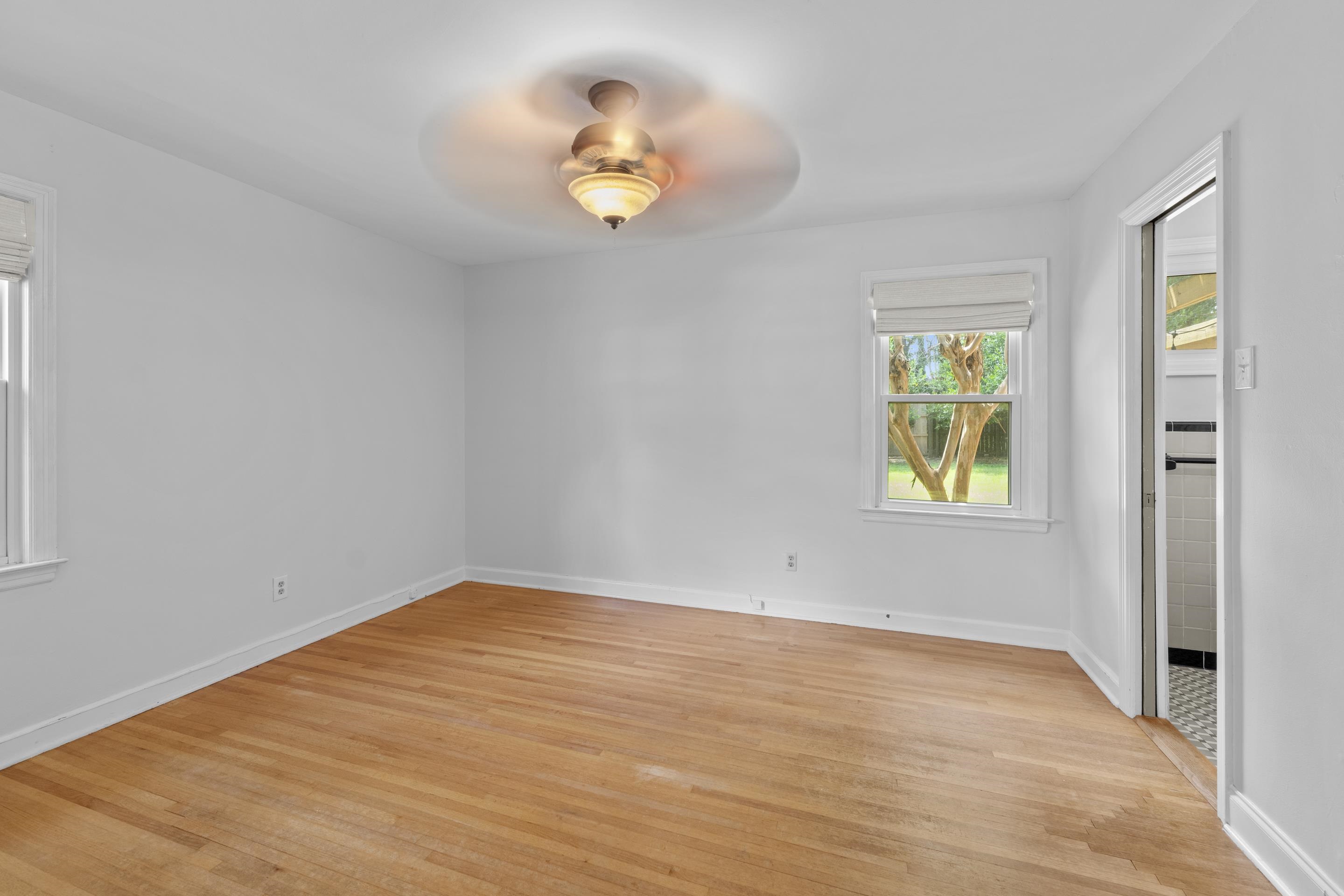 4985 Chickasaw Road Memphis, TN 38117 - Photo 17 of 30 an empty room with windows and flowerpot