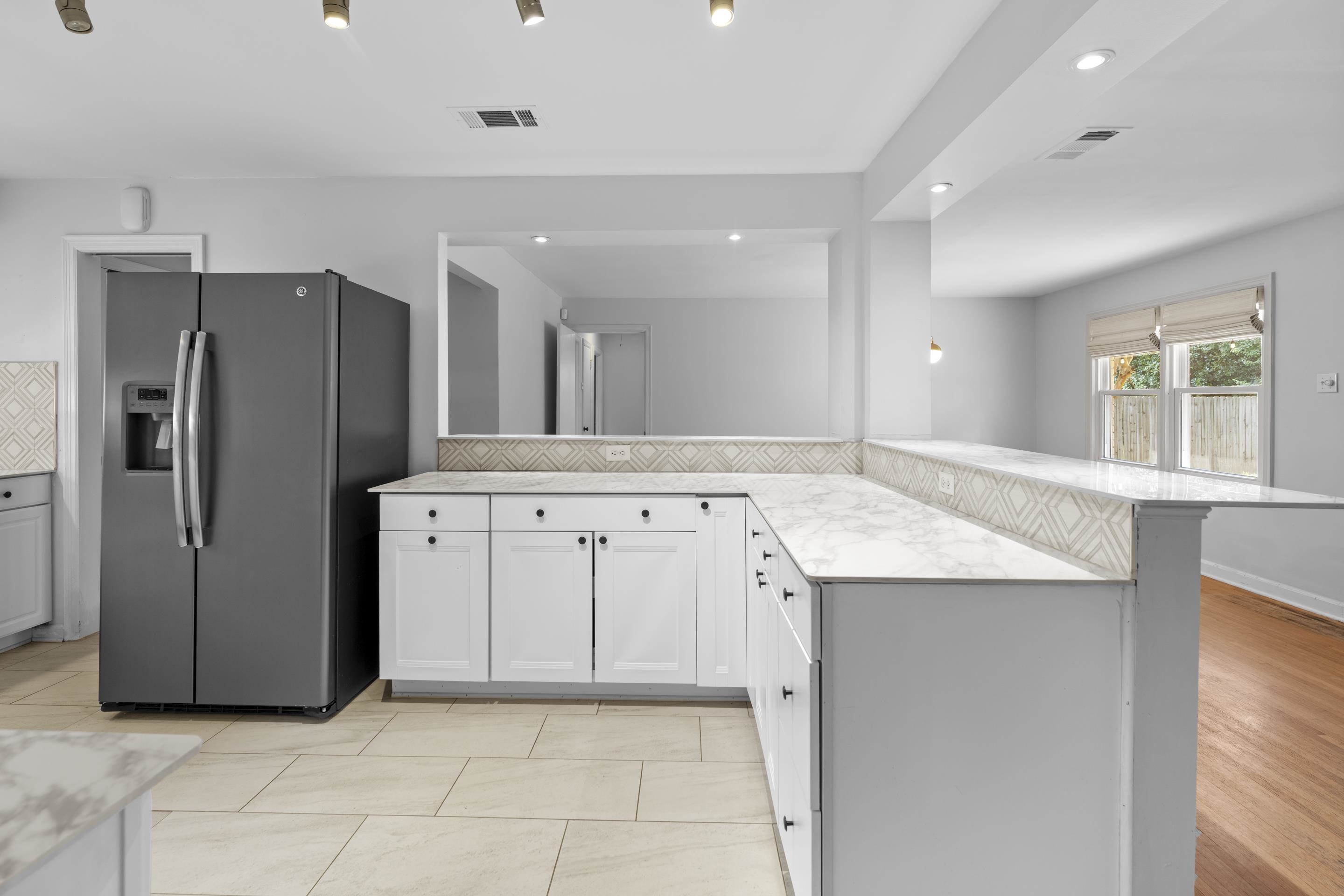 4985 Chickasaw Road Memphis, TN 38117 - Photo 8 of 30 a kitchen with a refrigerator sink and cabinets