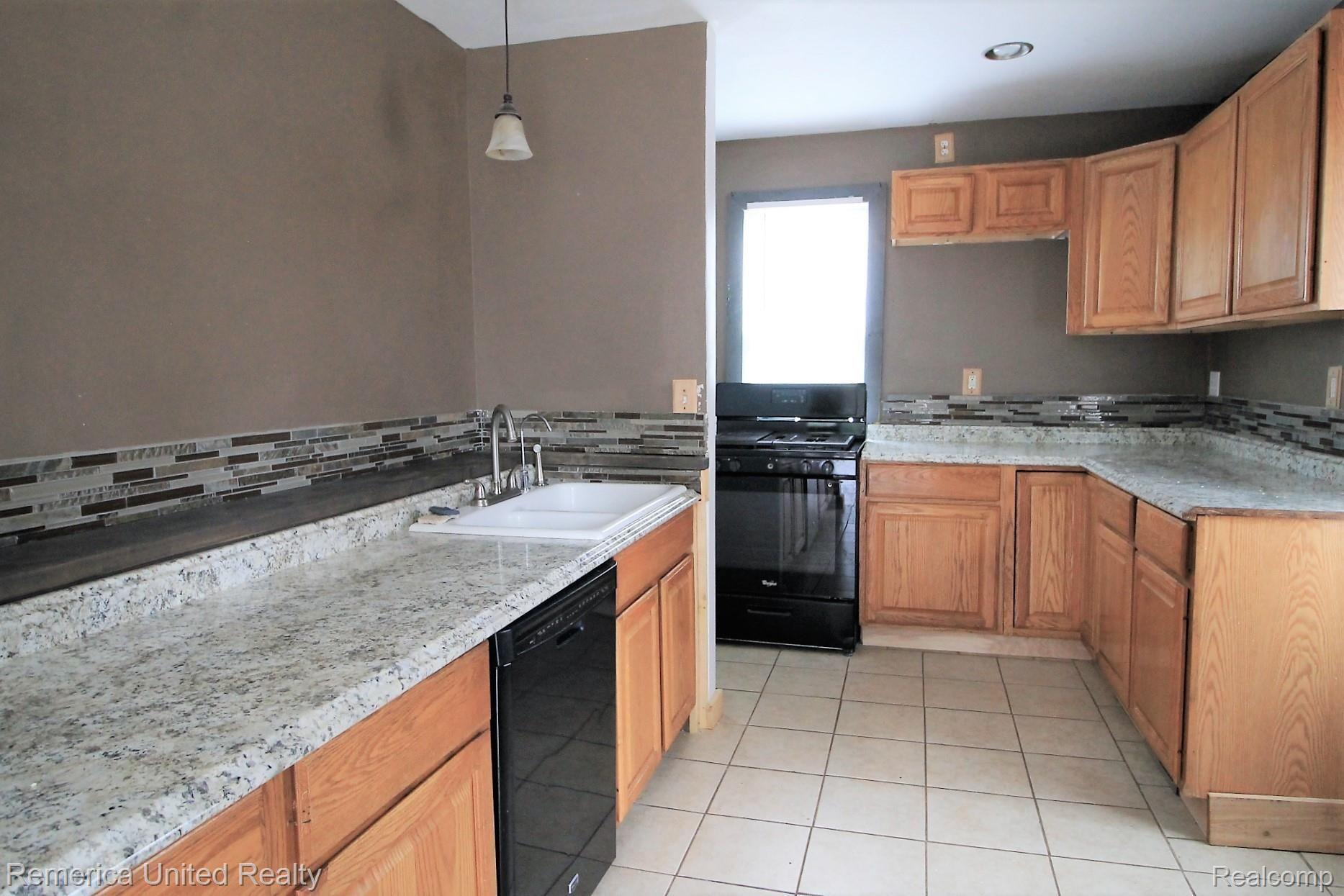 8230 Hyne Road Brighton, MI 48114 - Photo 8 of 27 IMG_2406.JPG